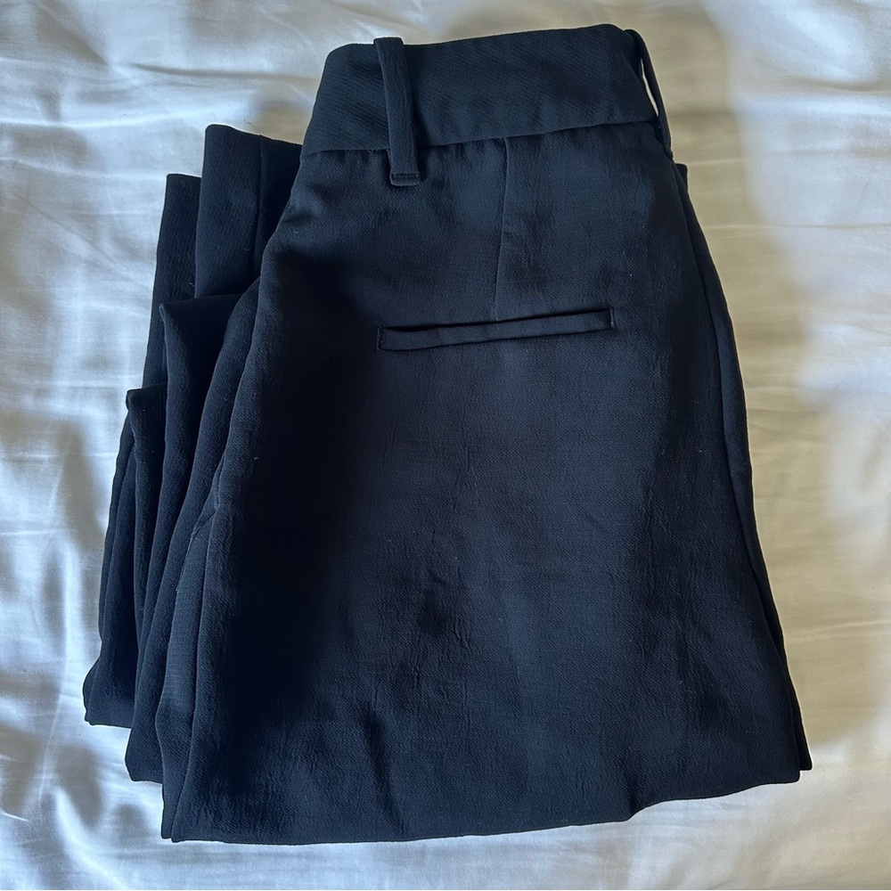 Aritzia The Effortless Pant Short Black Pant